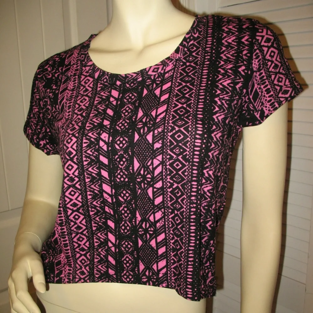 Y2K New Womens Crop Top sz Small High-Low Aztec Print Tribal Pattern Pink Black - Picture 3 of 7